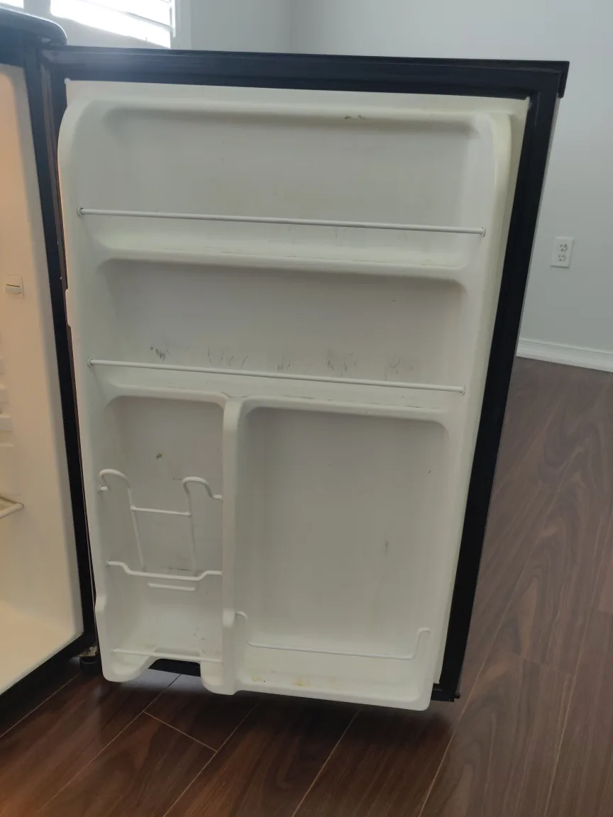 Sylvania Mini Fridge image indicator(4)