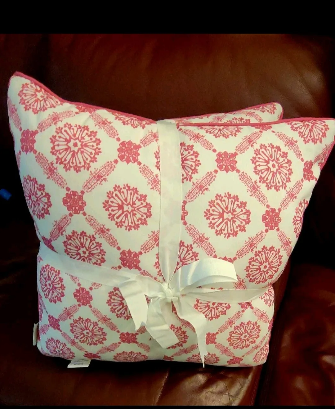 BNWT 2 PIECE THROW CUSHIONS image indicator(2)