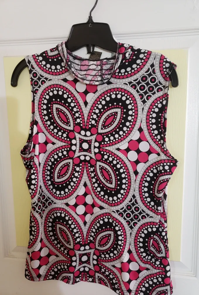 🇨🇦Versatyl Sleeveless Top - Size XL thumbnail