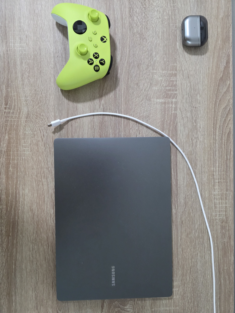 Samsung Galaxy Book5 Pro 14" Touchscreen Laptop