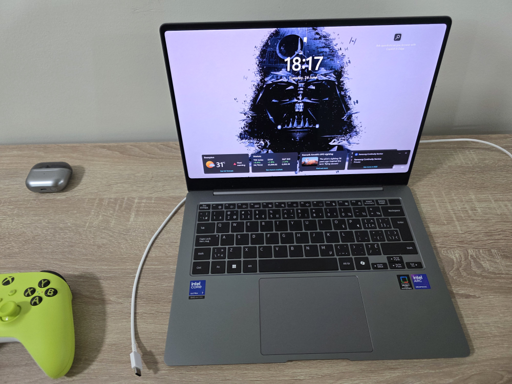 Samsung Galaxy Book5 Pro 14" Touchscreen Laptop - photo 2