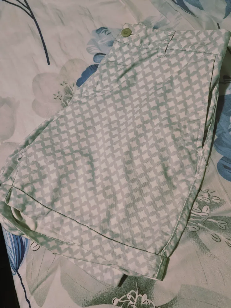 GAP Girlfriend 6 Inch Short - Size 6 image indicator(3)