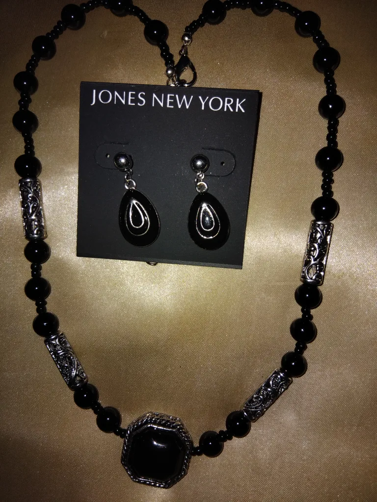 Jones New York Necklace & Earrings Set thumbnail