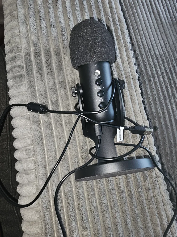 Blue Yeti USB Microphone - Blackout Edition thumbnail