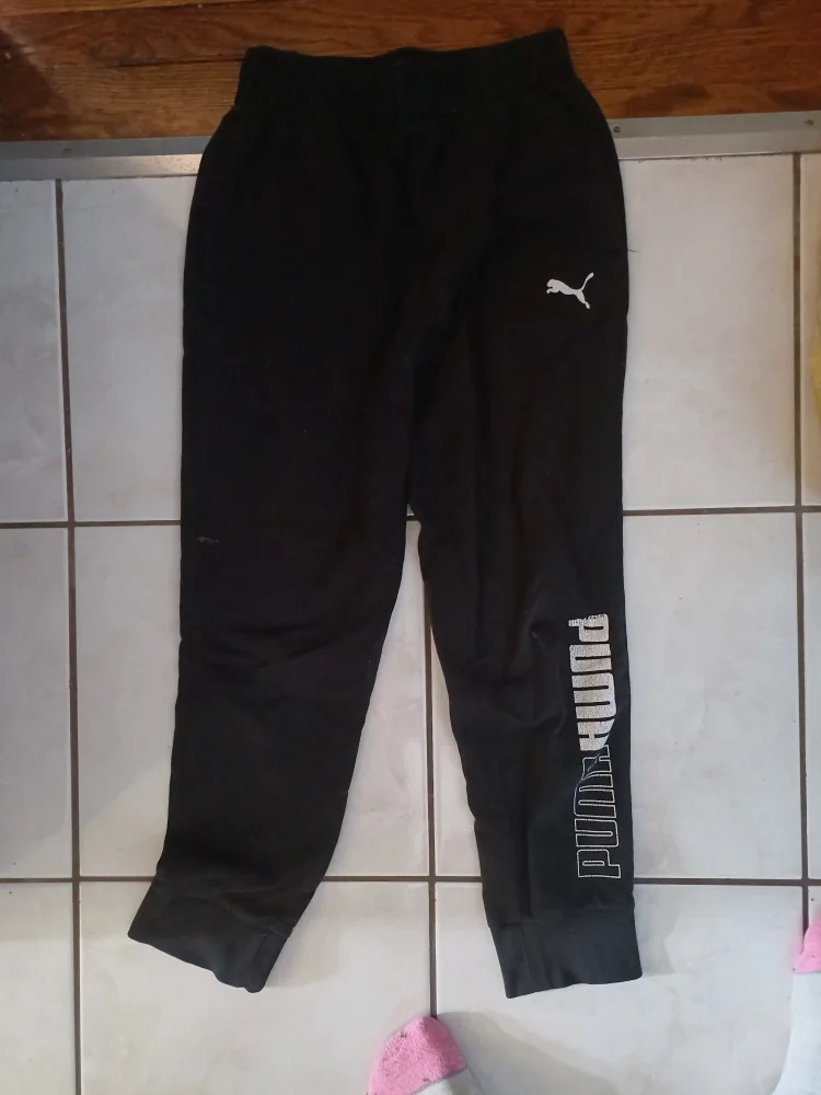 🇨🇦 Free Puma Black Joggers - Size S youth thumbnail