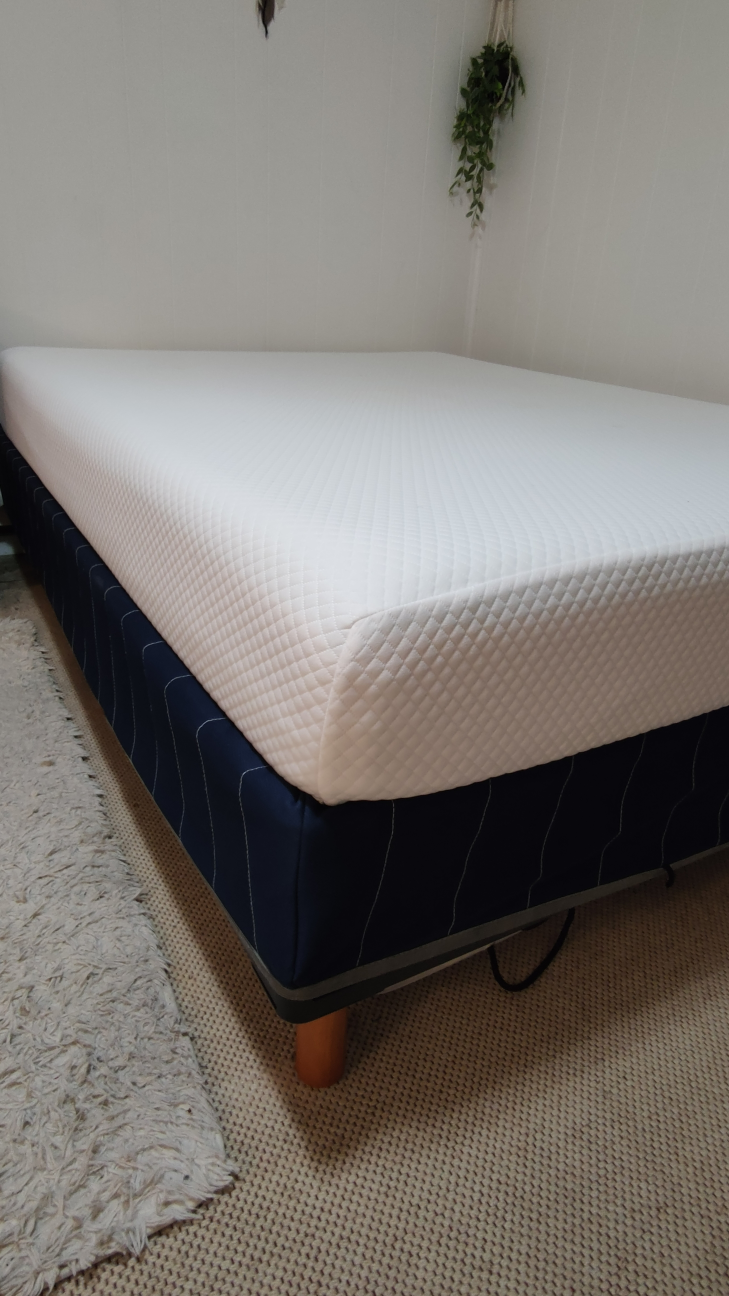 ✨Moving Sale✨ Queen Size Mattress with mattress protector - photo 4