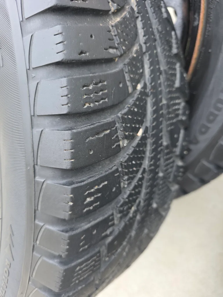 Set of 4 Winter Tires 225/60R17 image indicator(5)