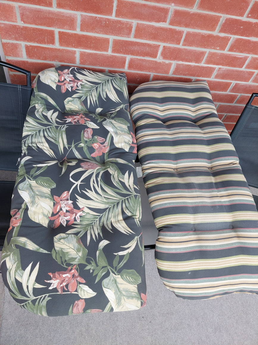 2x Outdoor cushions
