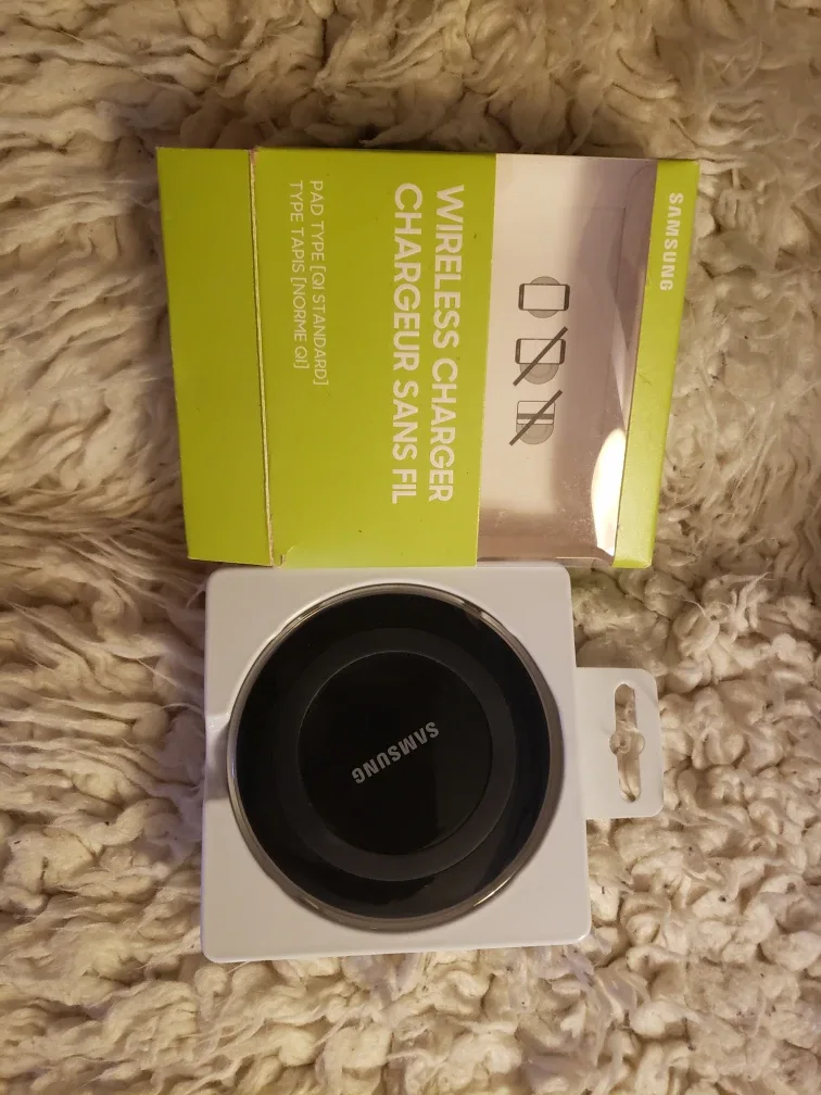 Samsung Wireless Charger - New in Box 🇨🇦 thumbnail