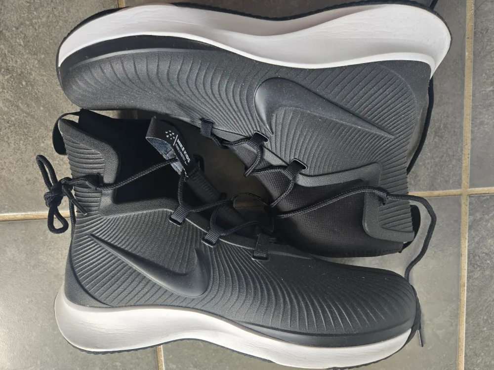 Nike Binzie Shoe image indicator(2)