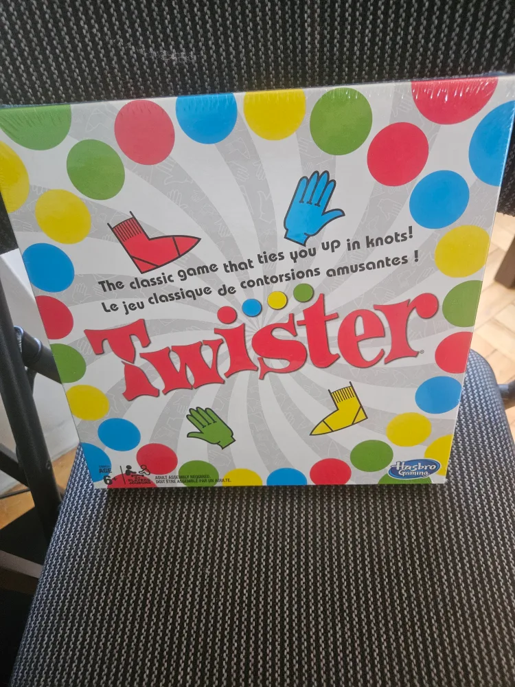 BNIB)Ages 6+Twister Game - Classic Fun! thumbnail