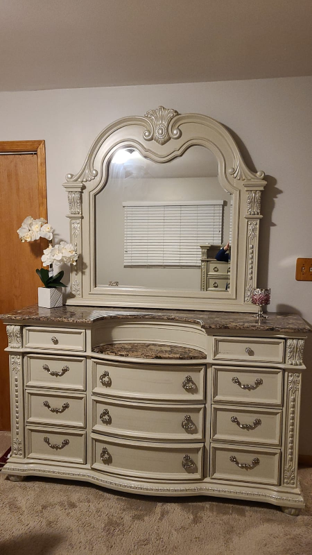 King Size Bedroom Set - photo 2
