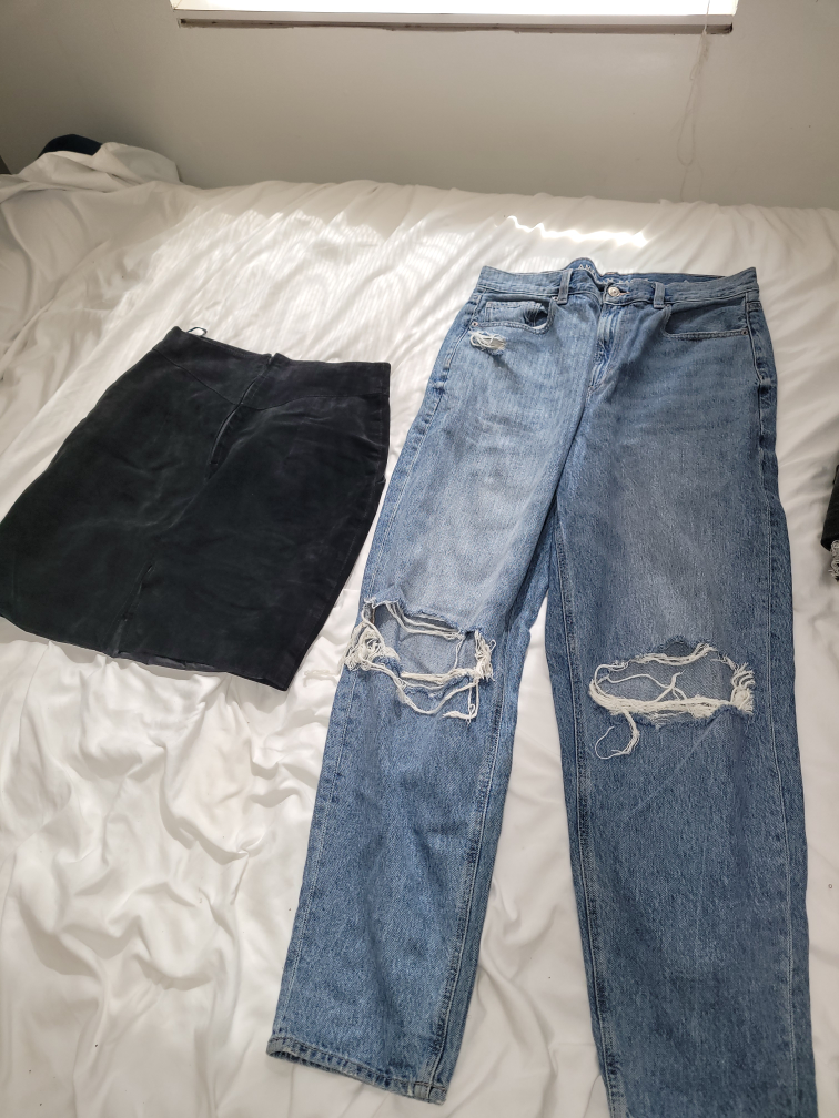 Free Clothing Lot: Jeans, Dress, Skirt & Hangers - photo 2