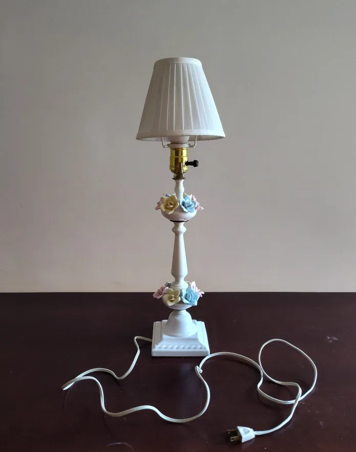 Vintage Floral Accent Table Lamp thumbnail