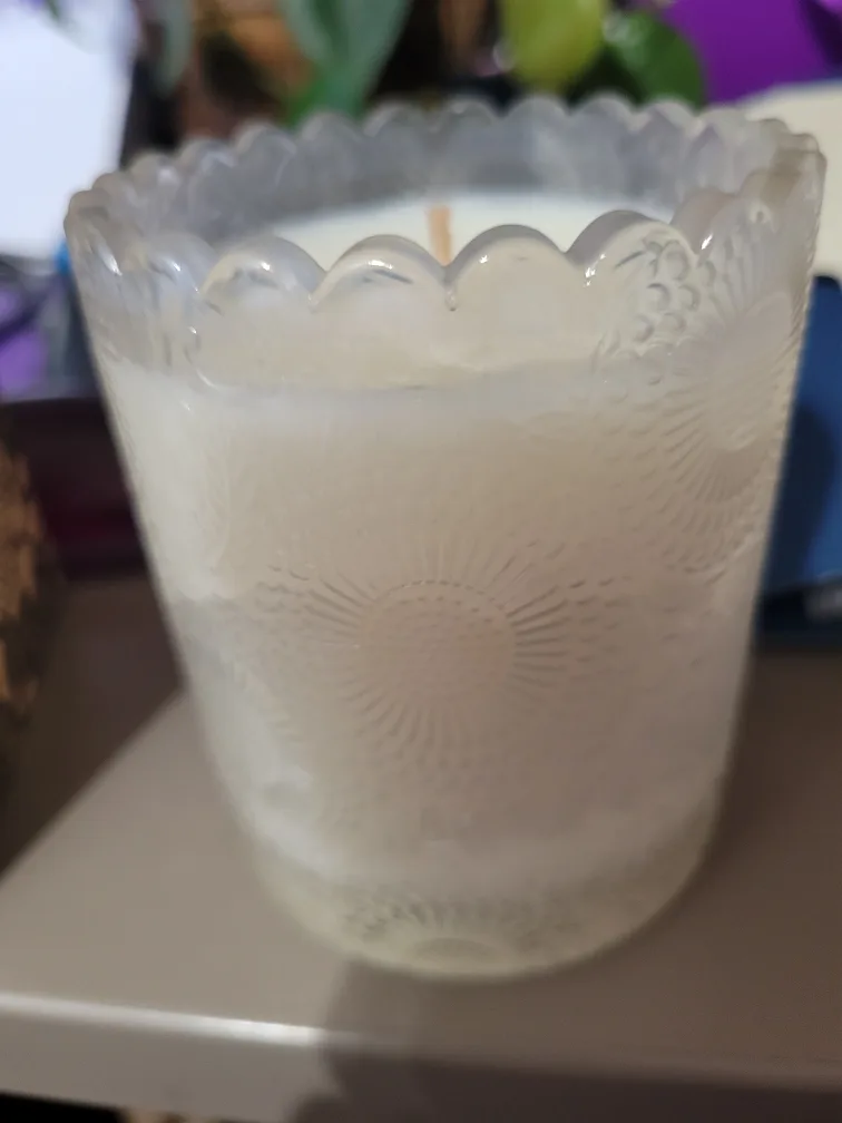 Voluspa Crème de Peach Candle🇨🇦 thumbnail