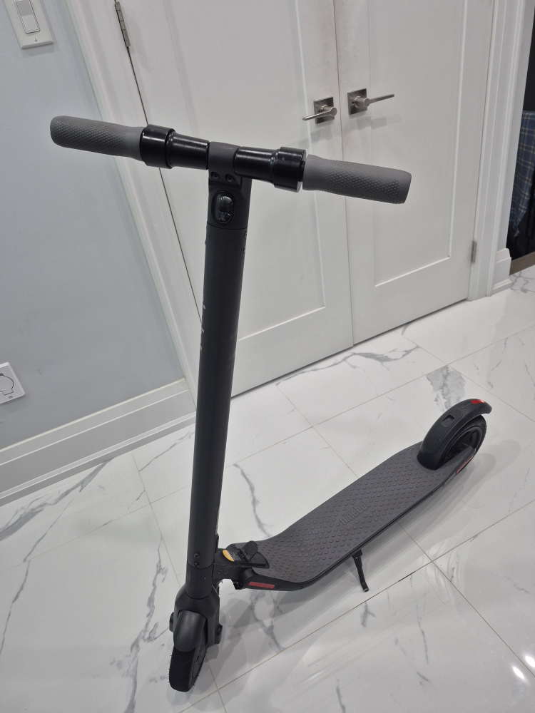Segway Ninebot E25A Electric Scooter - Great Condition!