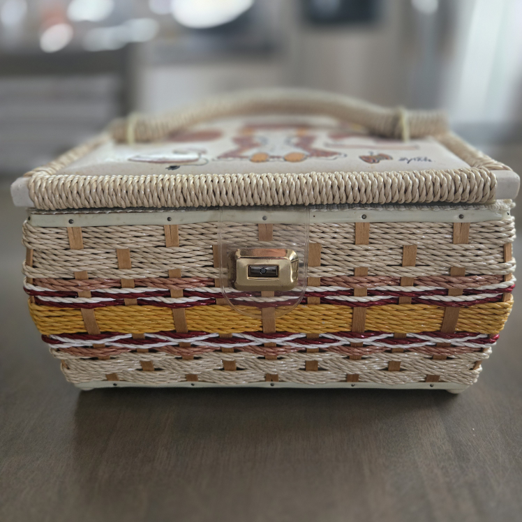 Vintage Sewing Basket with Handle - photo 5