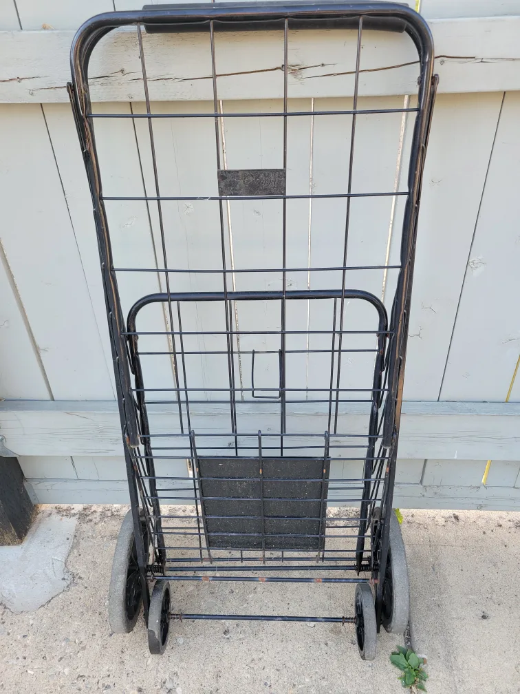 Black Metal Shopping Cart thumbnail
