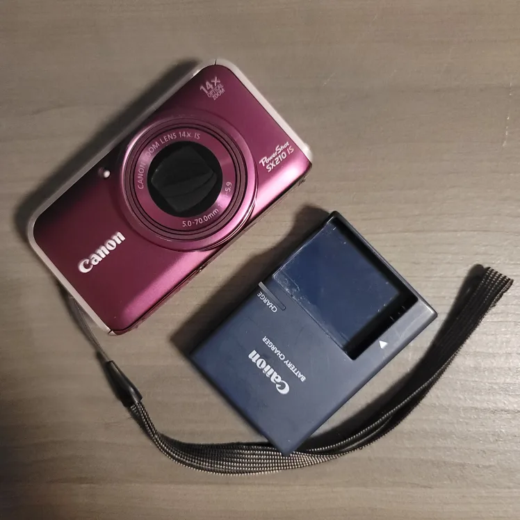 Canon PowerShot SX210 IS Digital Camera thumbnail