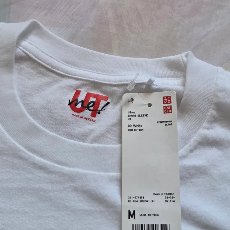 🆕UNIQLO Limited Edition Hong Kong UT White T-Shirt image indicator(3)