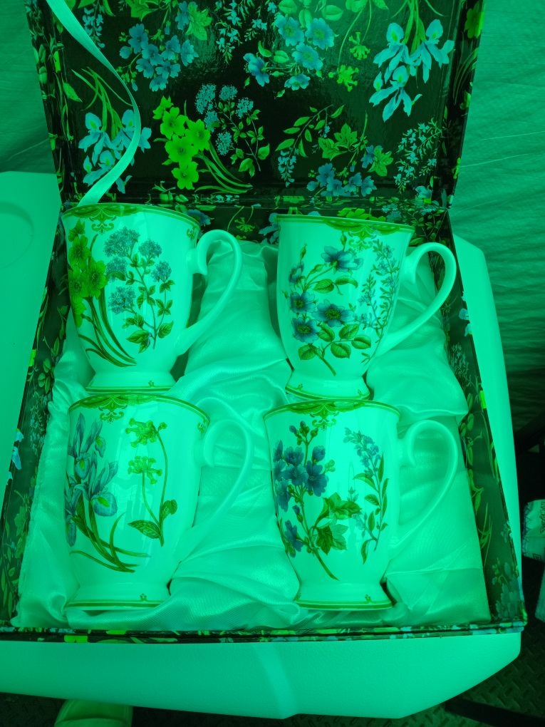 Set of four floral mugs - photo 3