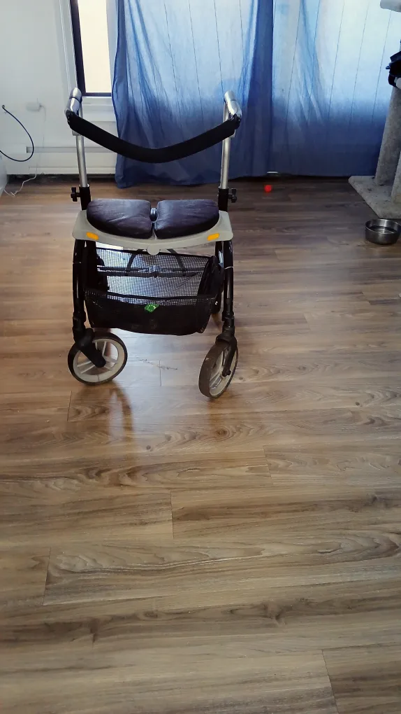 Walker with Seat & Basket image indicator(3)