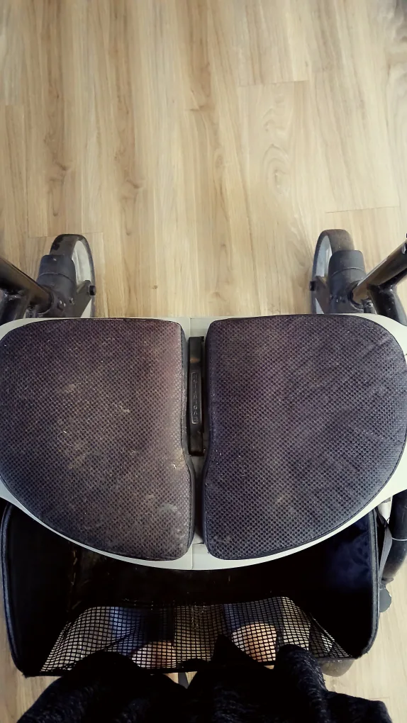 Walker with Seat & Basket image indicator(4)