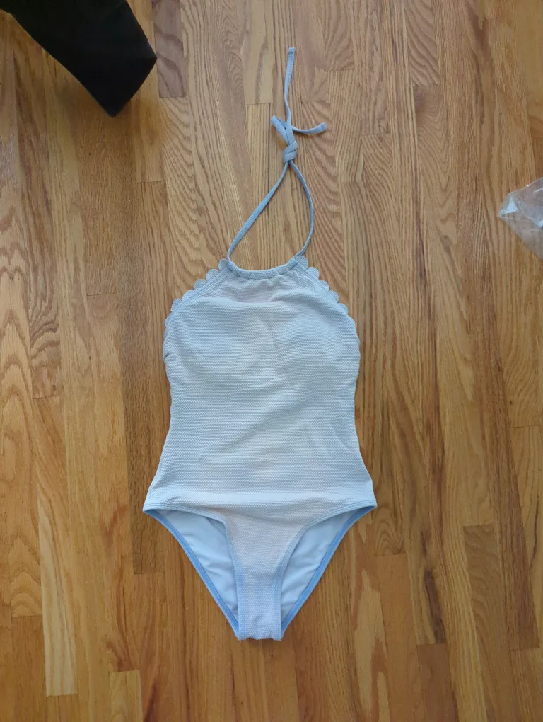 Extremely Light Purple One-Piece Swimsuit 🇨🇦 thumbnail