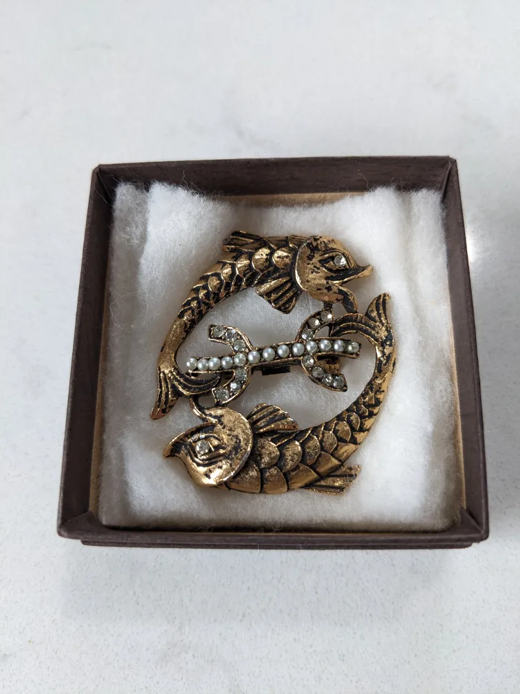 Vintage Gold Tone Pisces Brooch thumbnail