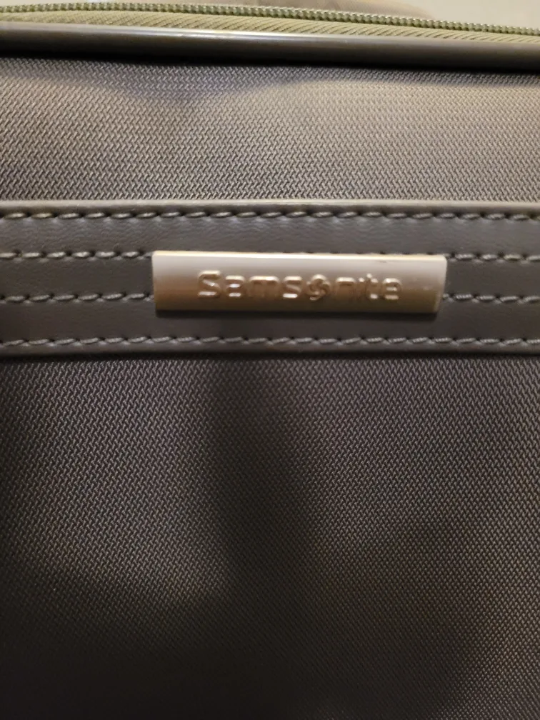 Samsonite Rolling Suitcase - Carry-on Size image indicator(4)