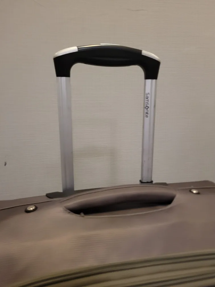 Samsonite Rolling Suitcase - Carry-on Size image indicator(5)