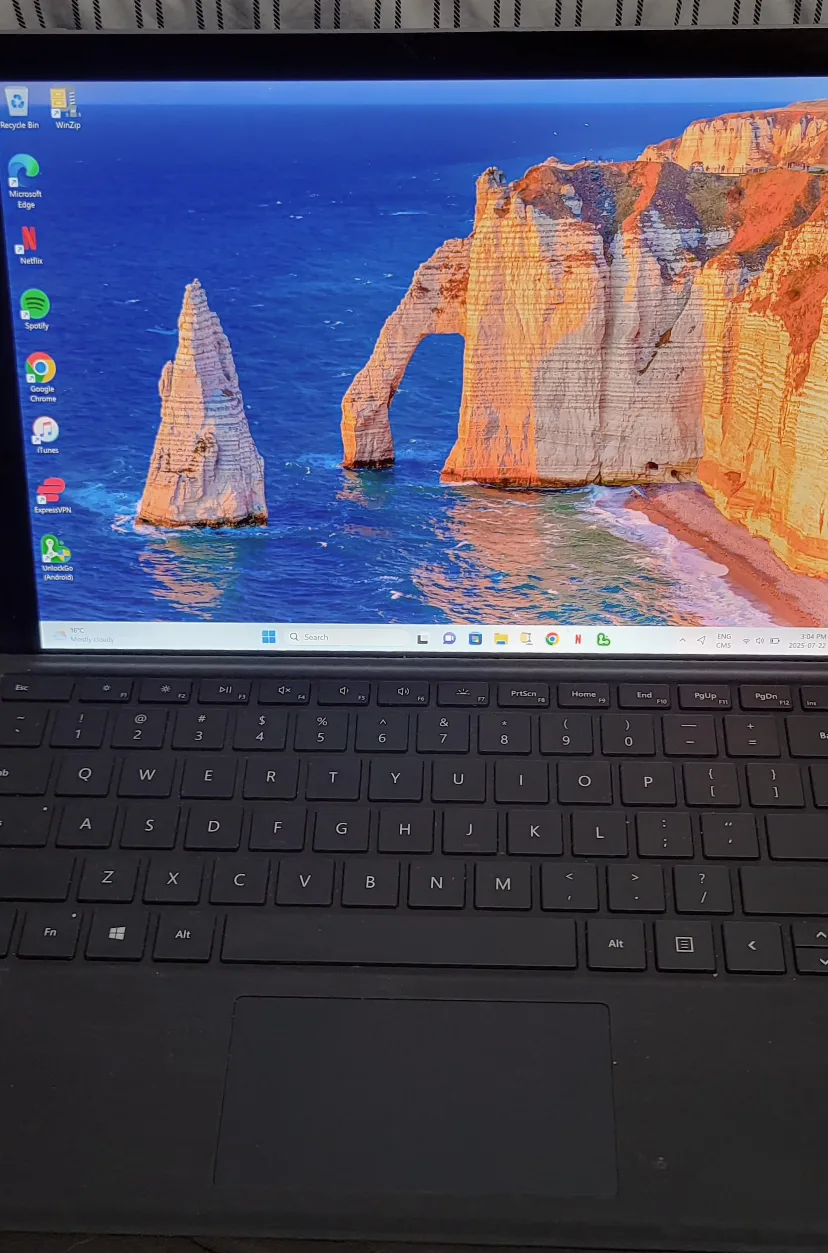 Microsoft Surface Pro 5 Laptop 2022 thumbnail
