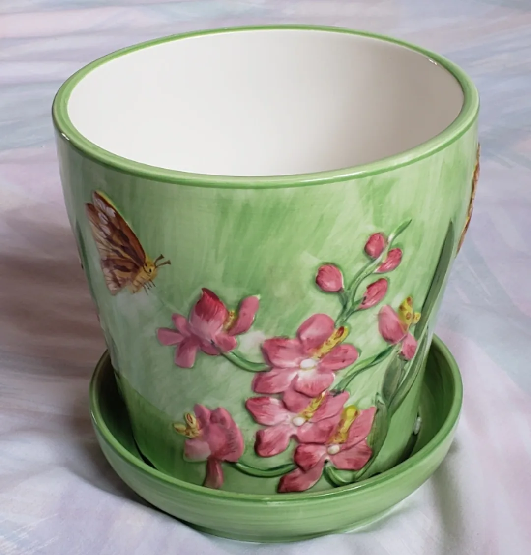 ✨Green Floral Plant Pot with Tray (Brand New) thumbnail