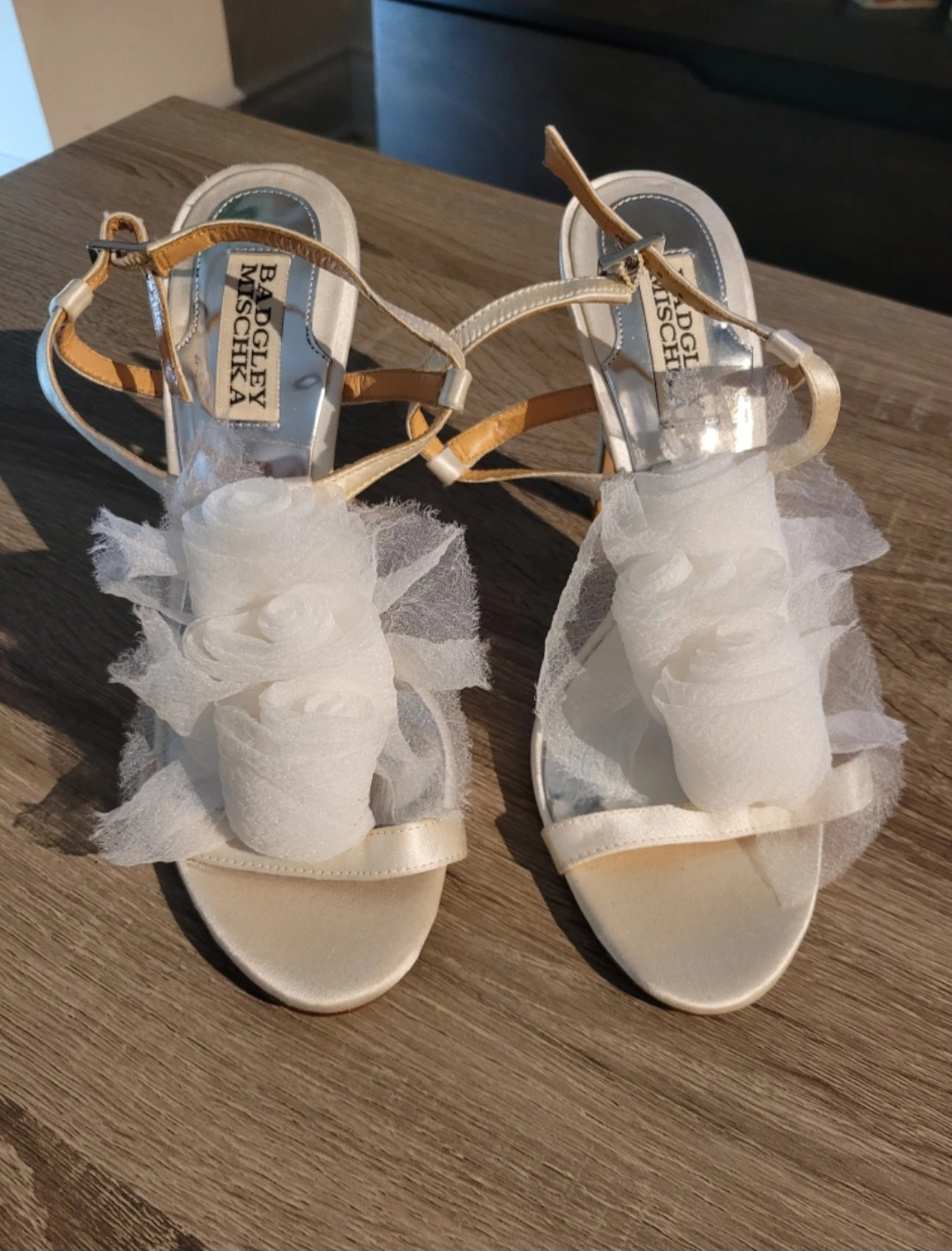 Badgley Mischka White Heels - photo 3