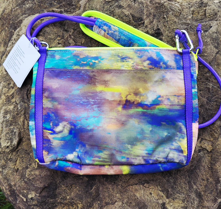 Lululemon Patch Logo Crossbody Bag - New with Tags! - photo 4