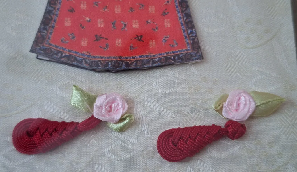 Vintage  Miniature Chinese Qianlong  Costumes Set of 2 image indicator(8)