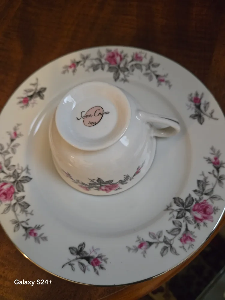 Sone China Japan Tea Cup and Saucer Set image indicator(2)