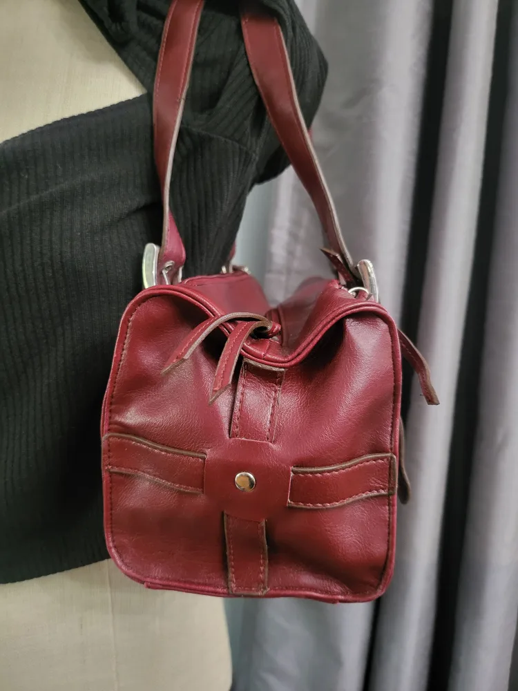 Y2K deep red shoulder/handbag image indicator(4)