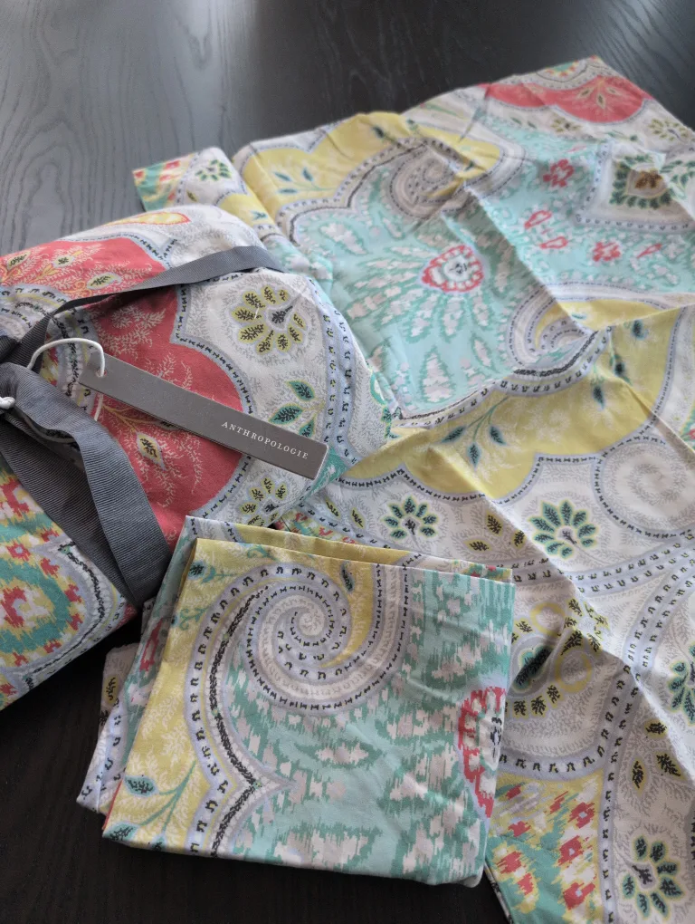 NEVER USED - Anthropologie Sheets SET queen 🇨🇦 thumbnail