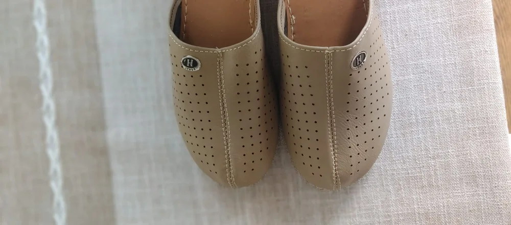 New womens Beige Leather Mules Size 8 image indicator(2)