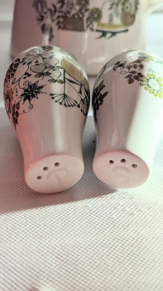 Market by Figgio Turi Pitcher, Sugar Bowl, and Salt & Pepper  🇨🇦 image indicator(6)