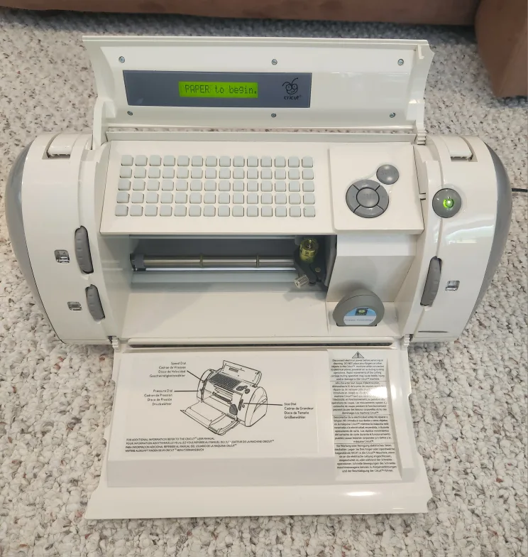 Cricut 29-0001 Personal Electronic Cutting Machine thumbnail