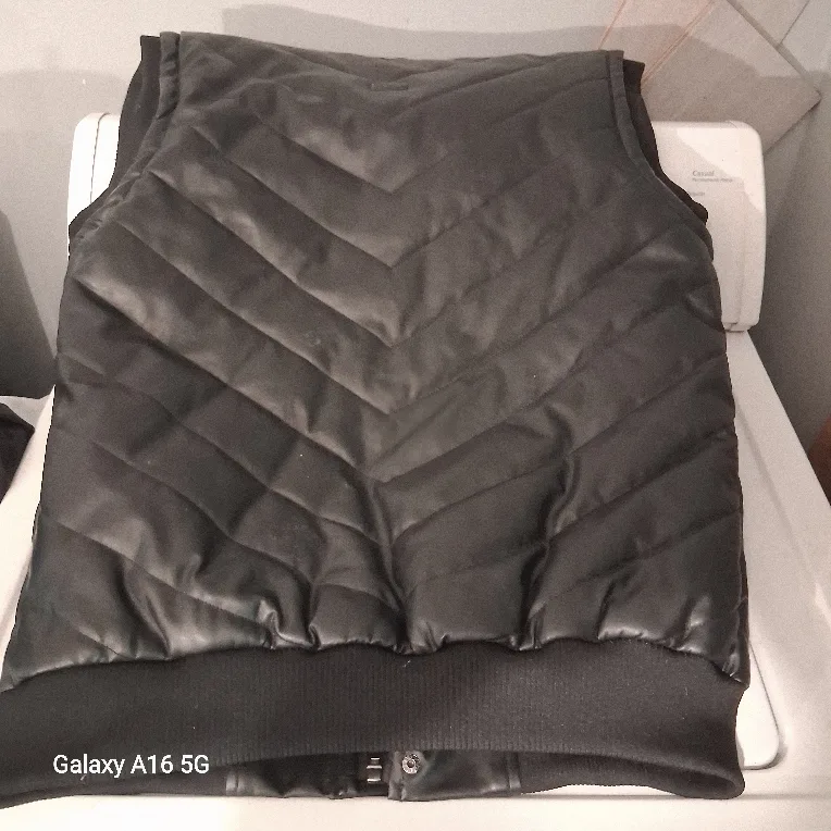 Black Quilted Vest - Size M image indicator(2)