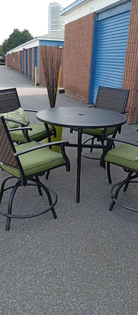 Hampton Bay Patio Set with Green Cushions thumbnail