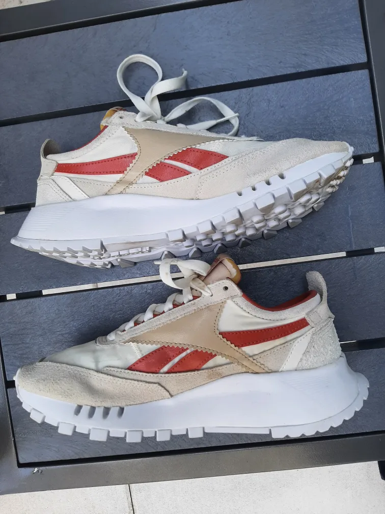 Reebok Classic White/Red Sneakers image indicator(2)