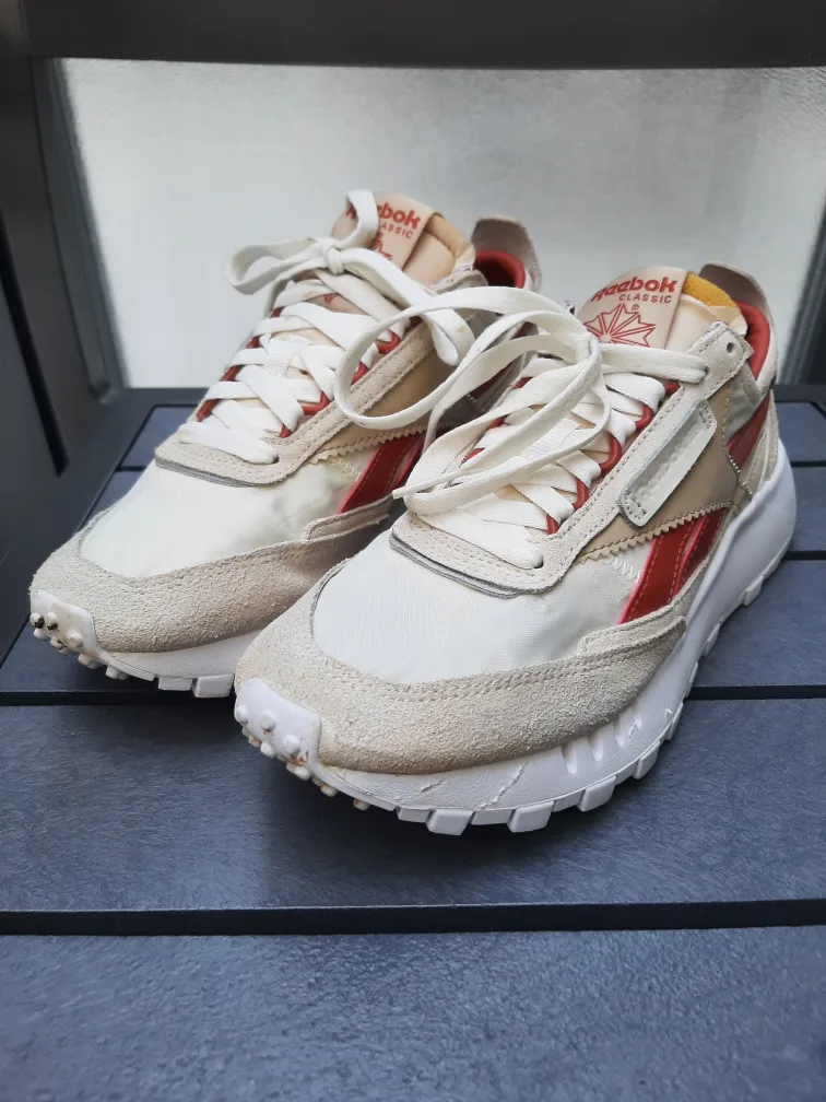 Reebok Classic White/Red Sneakers image indicator(8)