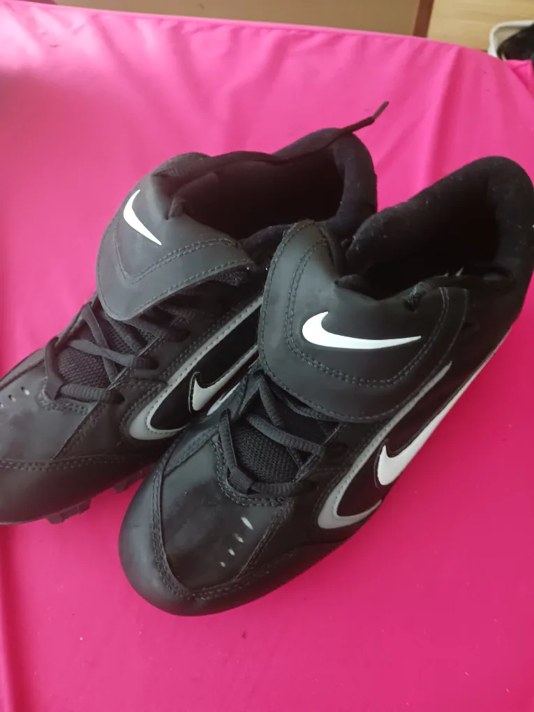 Louisville Slugger Softball Bag & Accessories image indicator(3)