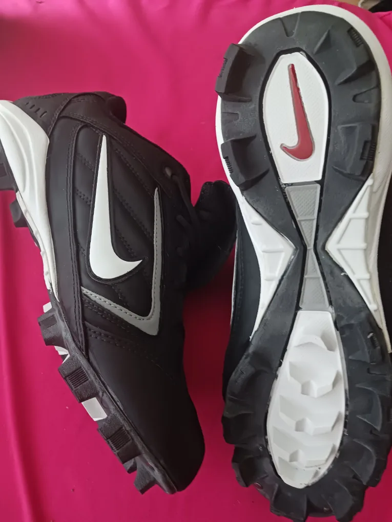 Louisville Slugger Softball Bag & Accessories image indicator(4)