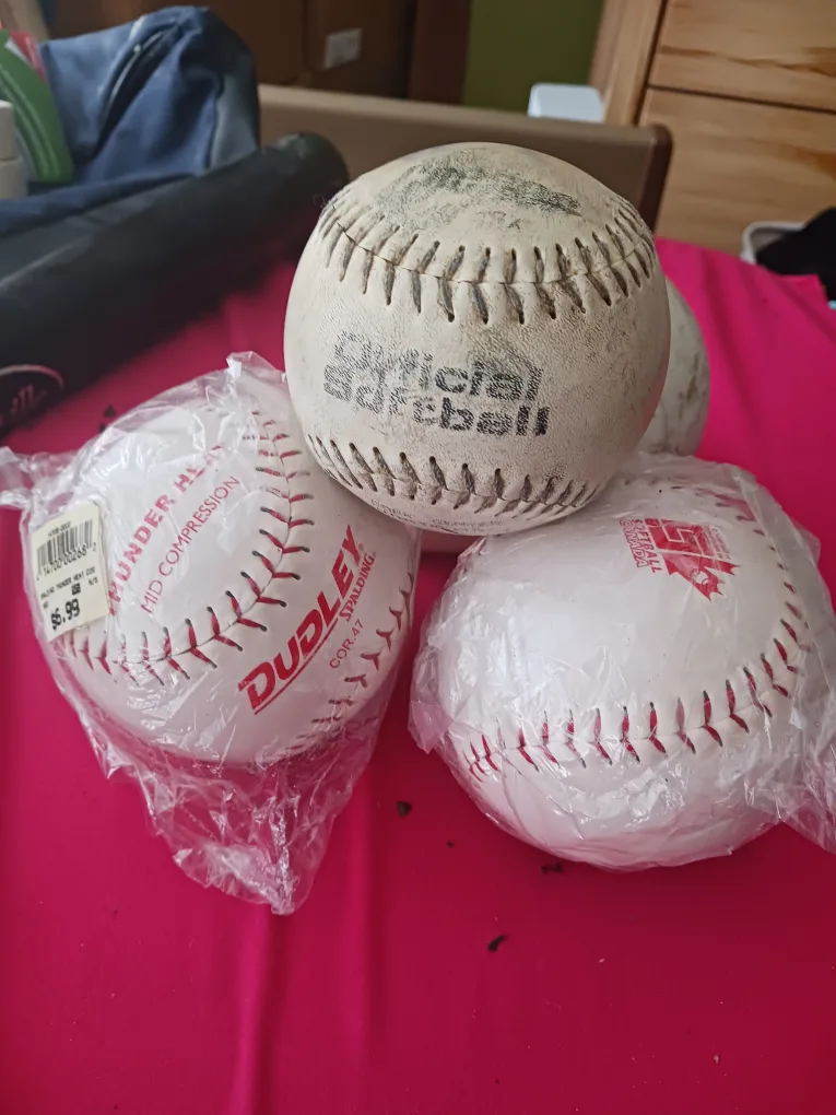 Louisville Slugger Softball Bag & Accessories image indicator(9)