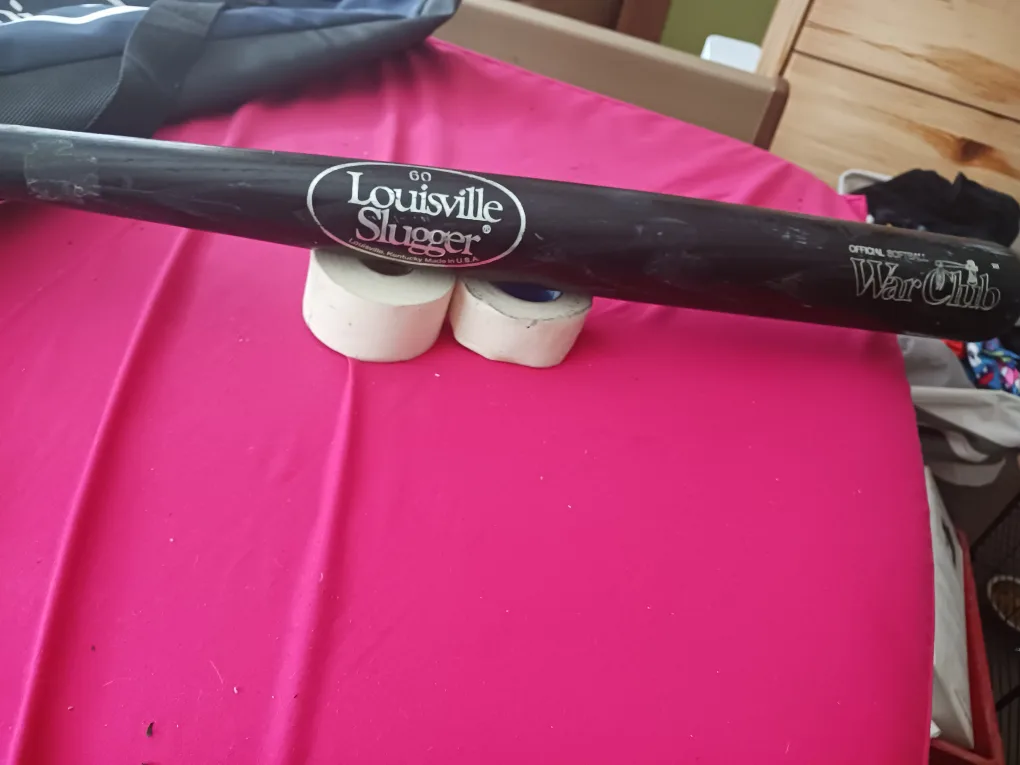 Louisville Slugger Softball Bag & Accessories image indicator(10)